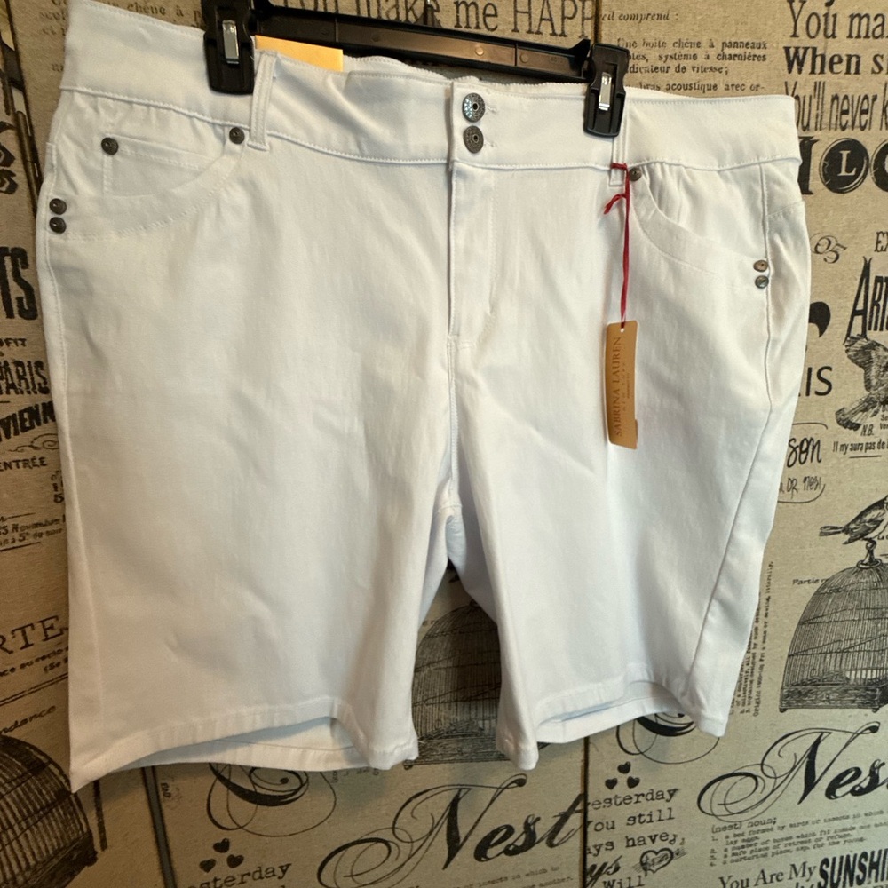 Ladies White Sabrina Lauren Shorts, NWT, 22W